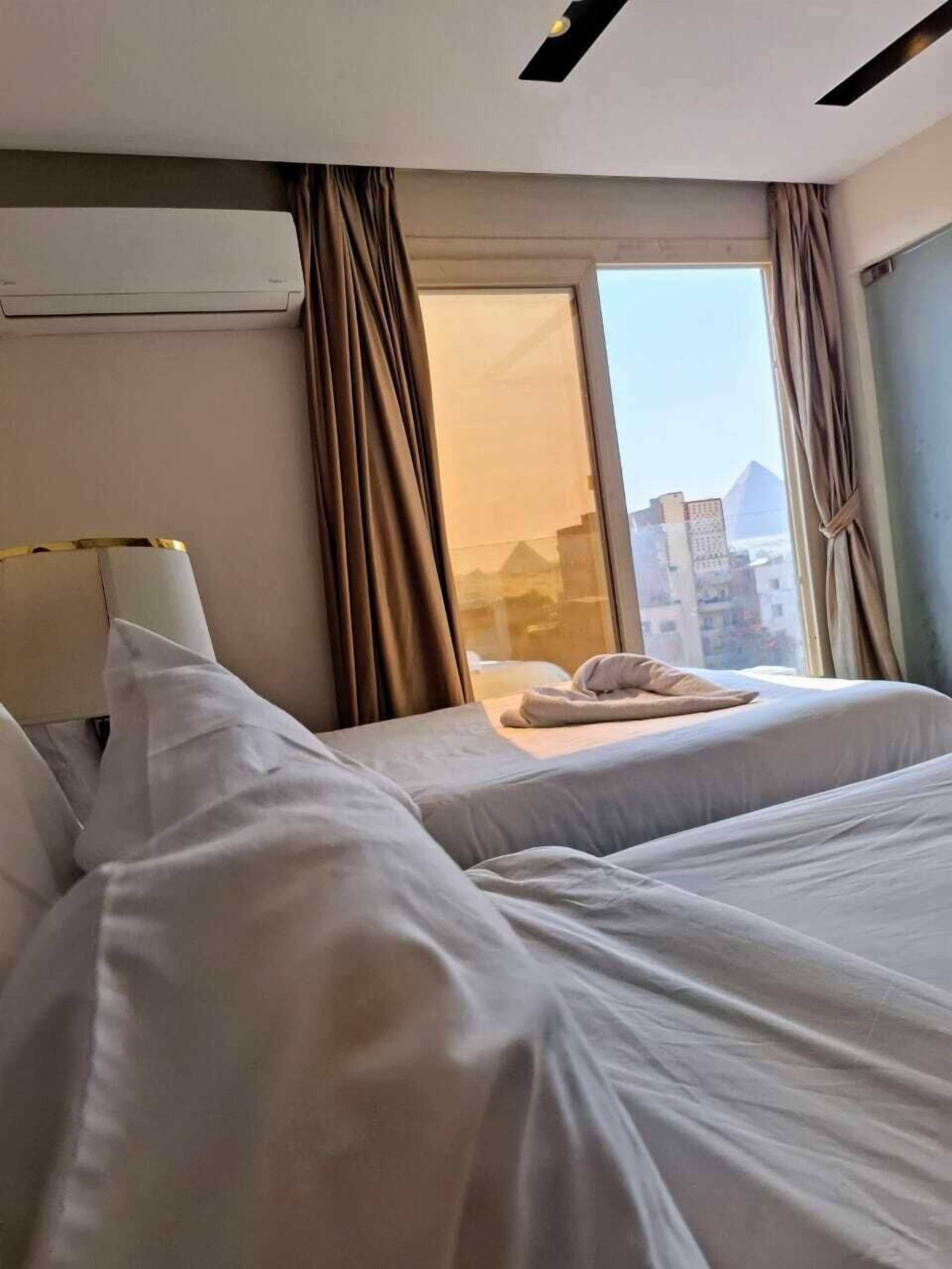 Photo - Topaz pyramids view