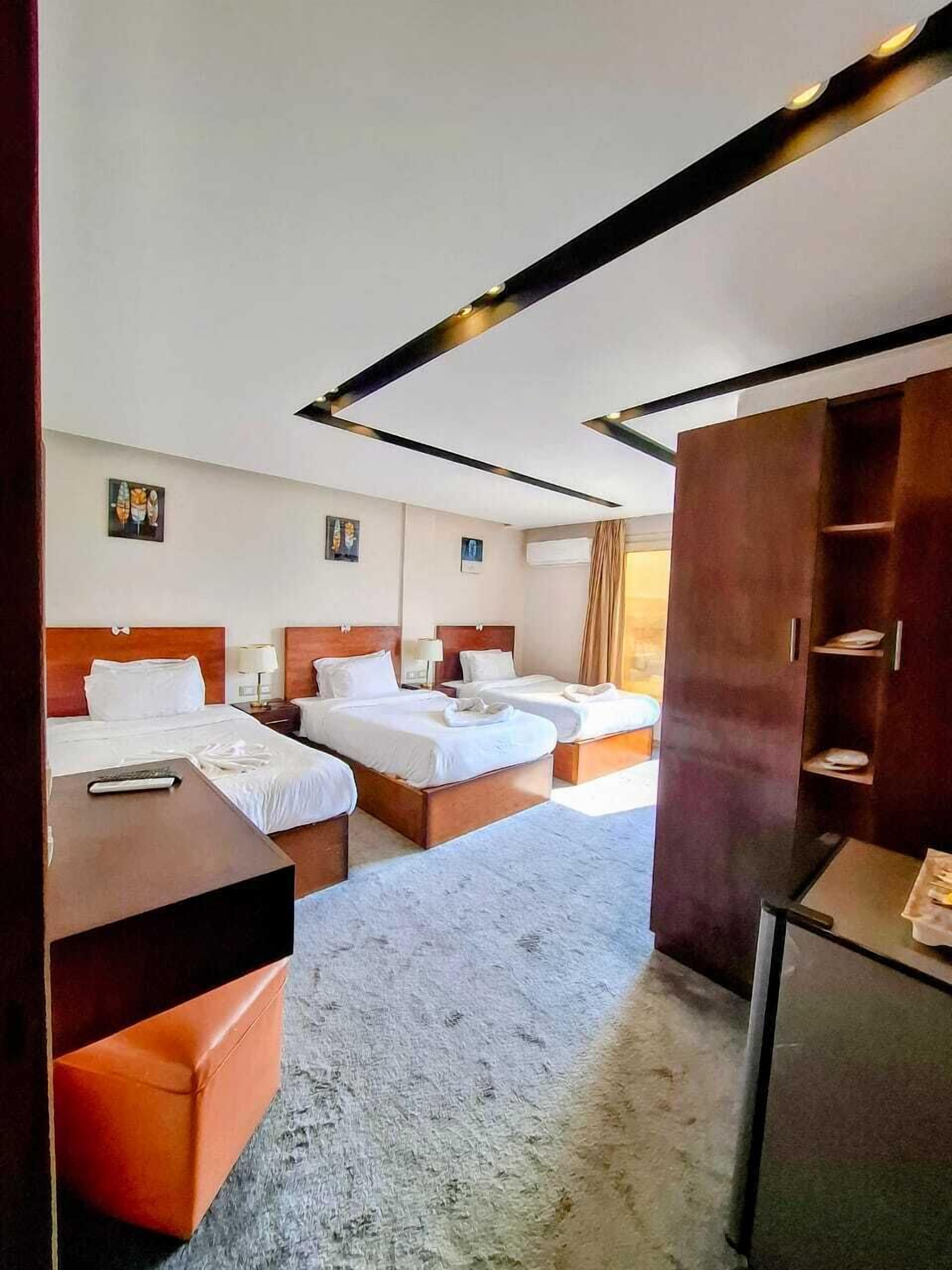 Sábanas de algodón egipcio, ropa de cama de alta calidad y minibar 