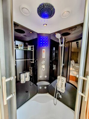 Deluxe Quadruple Room, Mountain View | Egyptian cotton sheets, premium bedding, minibar, in-room safe - Topaz Pyramids view inn  (Giza)
