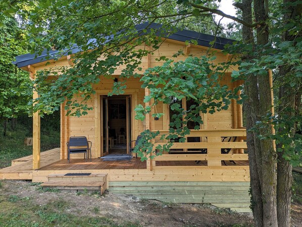 Exterior - The Chalet Du Bois: Cozy comfort for 2 between garden and woodland (Guerville)