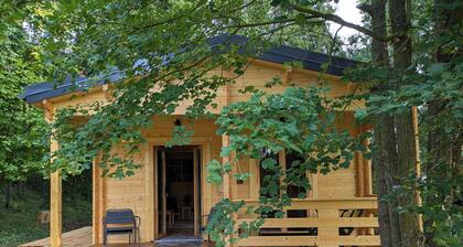 Le Chalet Du Bois : confort douillet pour 2 entre jardin et sous-Bois