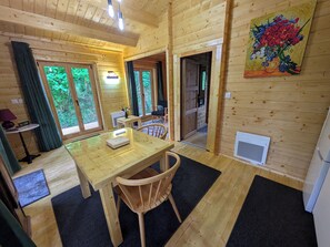 Dining - The Chalet Du Bois: Cozy comfort for 2 between garden and woodland (Guerville)