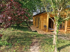Exterior - The Chalet Du Bois: Cozy comfort for 2 between garden and woodland (Guerville)