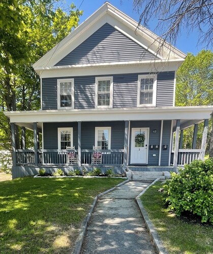 New England Charm & Easy City Access Charming Apt in Leicester