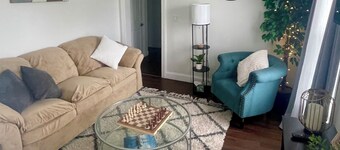 New England Charm & Easy City Access Charming Apt in Leicester