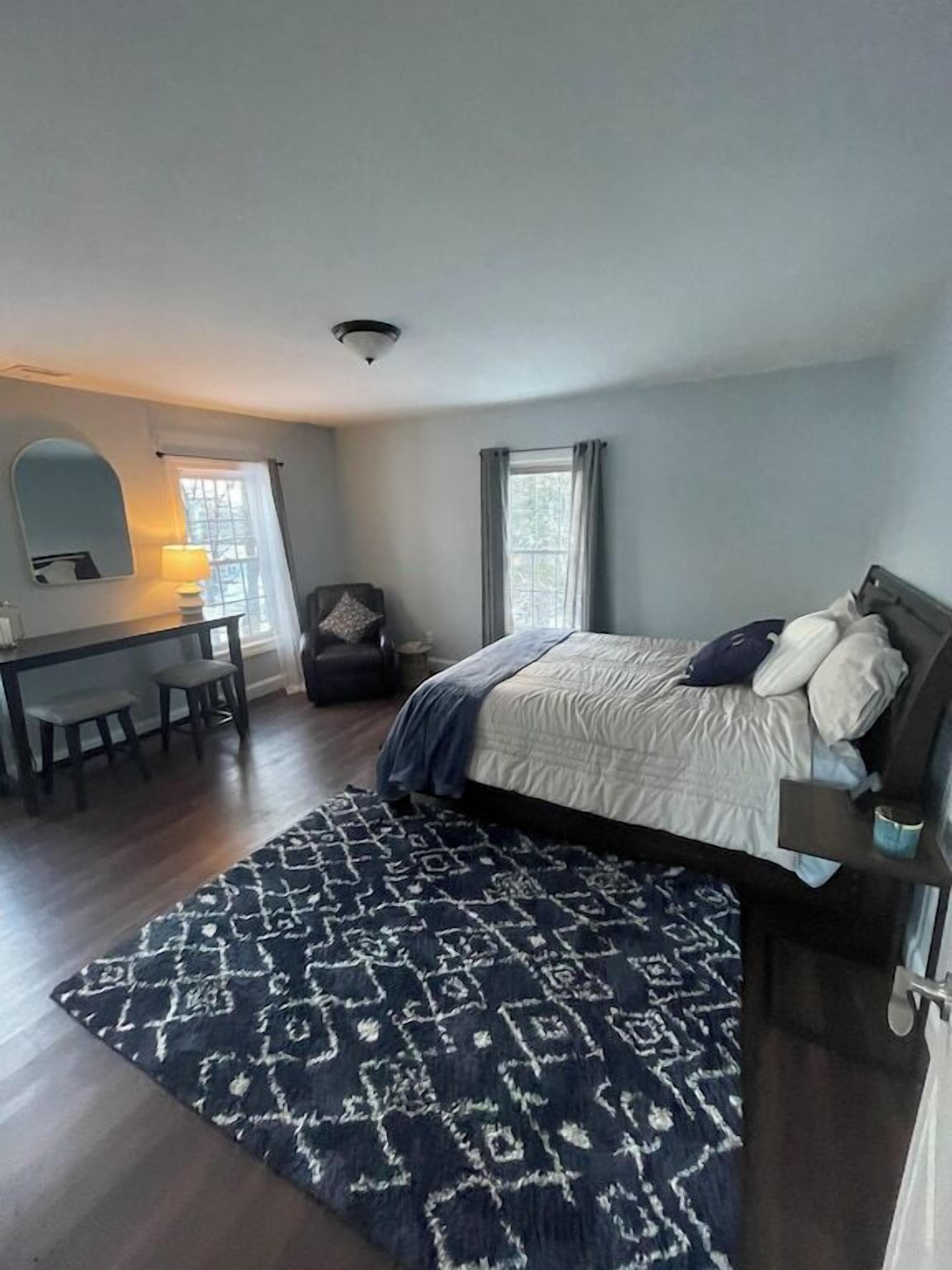 3 bedrooms, desk, iron/ironing board, free WiFi