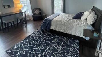 3 bedrooms, desk, iron/ironing board, free WiFi