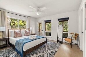 5 slaapkamers, een strijkplank/strijkijzer, reisbedje, gratis wifi