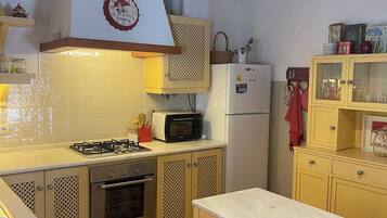 Micro-ondes, four, plaque de cuisson, lave-vaisselle