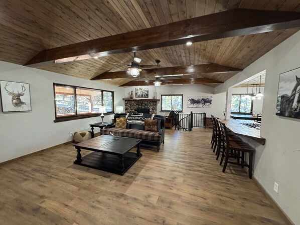 Smart TV, chimenea y tenis de mesa 