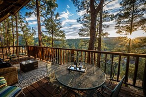 Outdoor dining - Rocky Top - Condo in Midtown Ruidoso (Ruidoso)