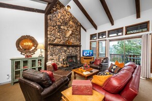 Smart TV, fireplace - Rocky Top - Condo in Midtown Ruidoso (Ruidoso)