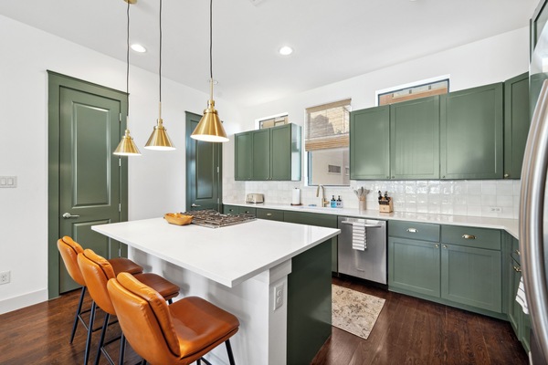 Fully stocked kitchen: toaster, brand new knives, baking items, pots/pans, etc