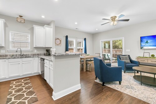 Luxury 3 BR 2 BA near charming downtown Summerville, for retreats and getaways