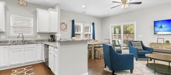 Luxury 3 BR 2 BA near charming downtown Summerville, for retreats and getaways