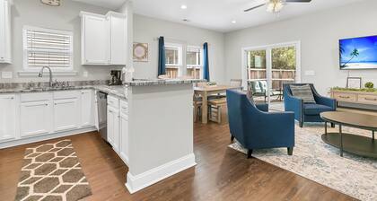 Luxury 3 BR 2 BA near charming downtown Summerville, for retreats and getaways
