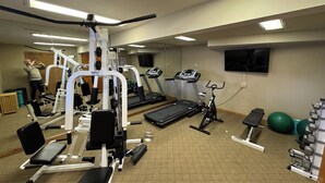 A gym with exercise equipment, treadmills, and a mirror. - Spacious 6-bedroom 6.5 bath house in charming Crested Butte with gym and hot tub (Crested Butte)