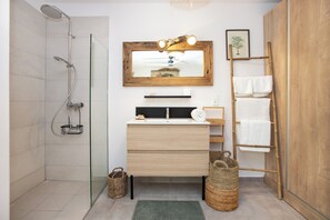 Hair dryer, towels, soap, toilet paper - Green Balaou 1BD 15 min walk Orient-Bay (Orient-Baie)