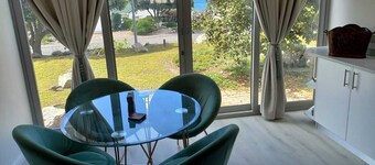 Cosy apartment by the ocean, located in a family friendly town.