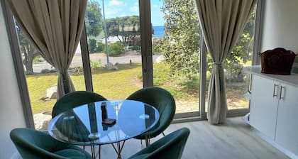 Cosy apartment by the ocean, located in a family friendly town.