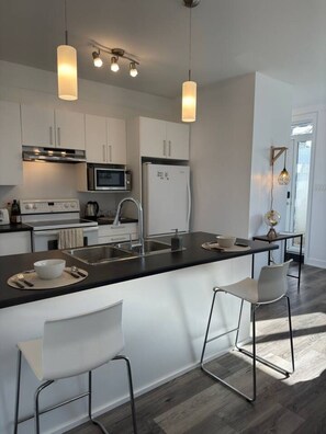 Fridge, microwave, oven, stovetop