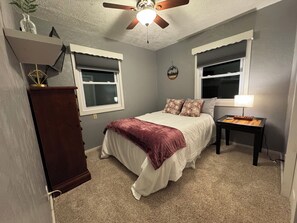 3 habitaciones, tabla de planchar con plancha, wifi y ropa de cama 
