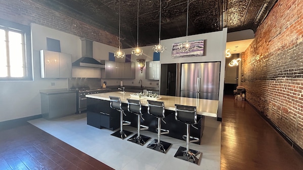 Fridge, microwave, oven, stovetop - Modern 3000sf 4-bedroom loft in historic Downtown Fort Scott (Fort Scott)