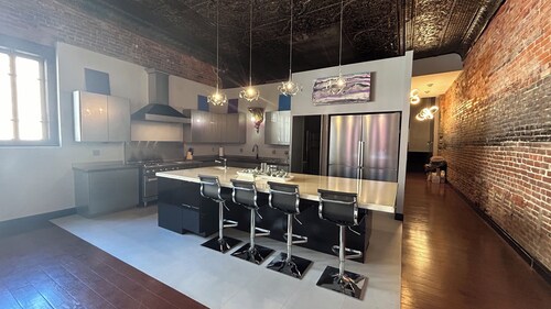 Modern 3000sf 4-bedroom loft in historic Downtown Fort Scott