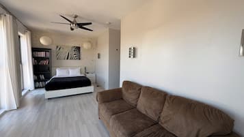 4 bedrooms, desk, iron/ironing board, WiFi