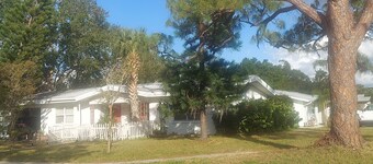Charming 2-bedroom house in amazing Sarasota close to all yet quiet.petfriendly