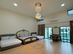 4 slaapkamers, een strijkplank/strijkijzer, wifi, beddengoed