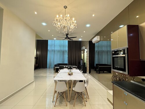 Cozy Private Pool Villa Puchong South up to 25 Pax