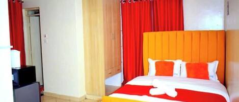 Iron/ironing board, free WiFi, bed sheets