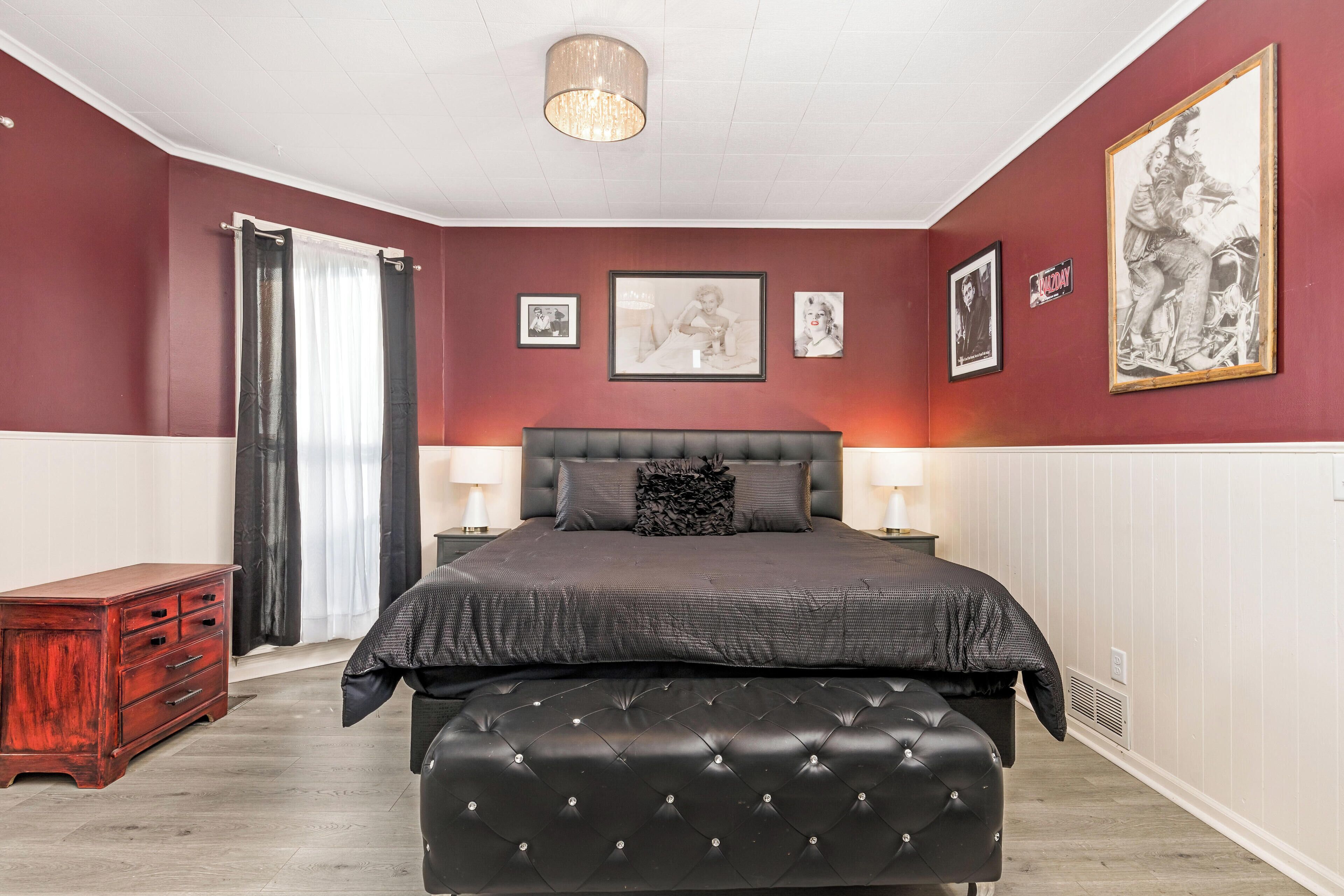 3 habitaciones, tabla de planchar con plancha, wifi y ropa de cama 