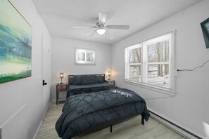 4 bedrooms, desk, iron/ironing board, travel cot