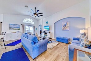 TV, DVD player - Ref 800. Stunning villa with pool and games room. Free BBQ (Four Corners)