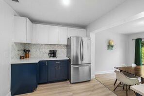 電子レンジ、オーブン、コンロ、食器洗い機