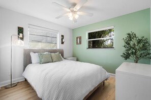 3 bedrooms, desk, iron/ironing board, travel cot