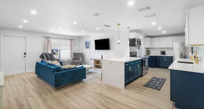 Boynton blue ocean 3-bedroom 2-bath with sep office 7 min to the Beach parking