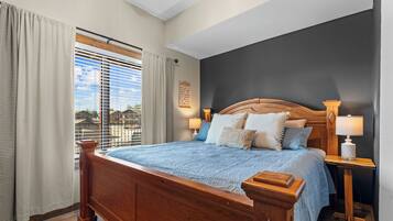 5 bedrooms, desk, travel crib, free WiFi