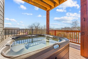 Outdoor spa tub - 5 bdrm w Private Hot Tub, Media Room & Boat Slip! (Branson)