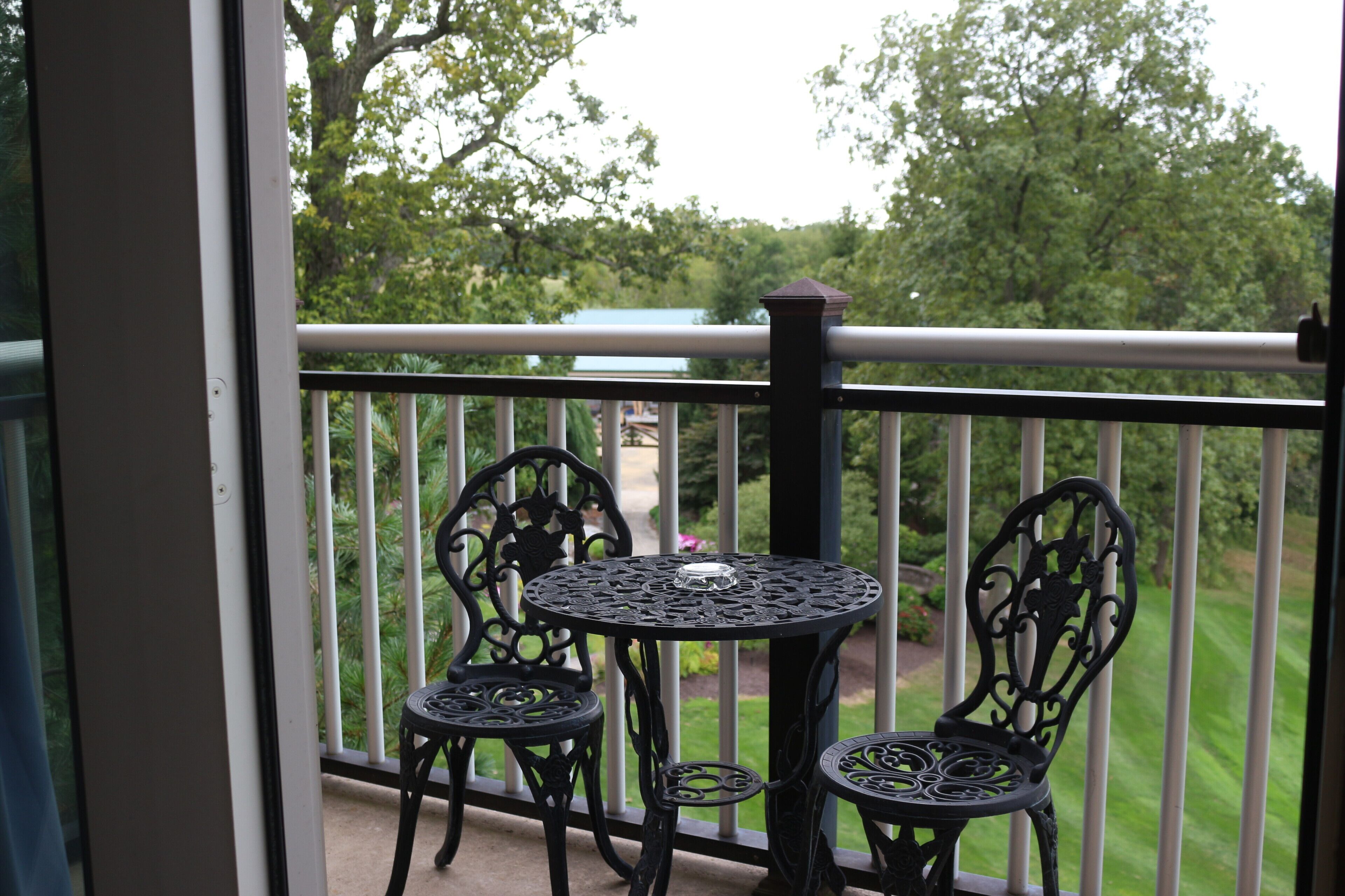 Deluxe Single Room, 1 King Bed, Balcony | Terrace/patio