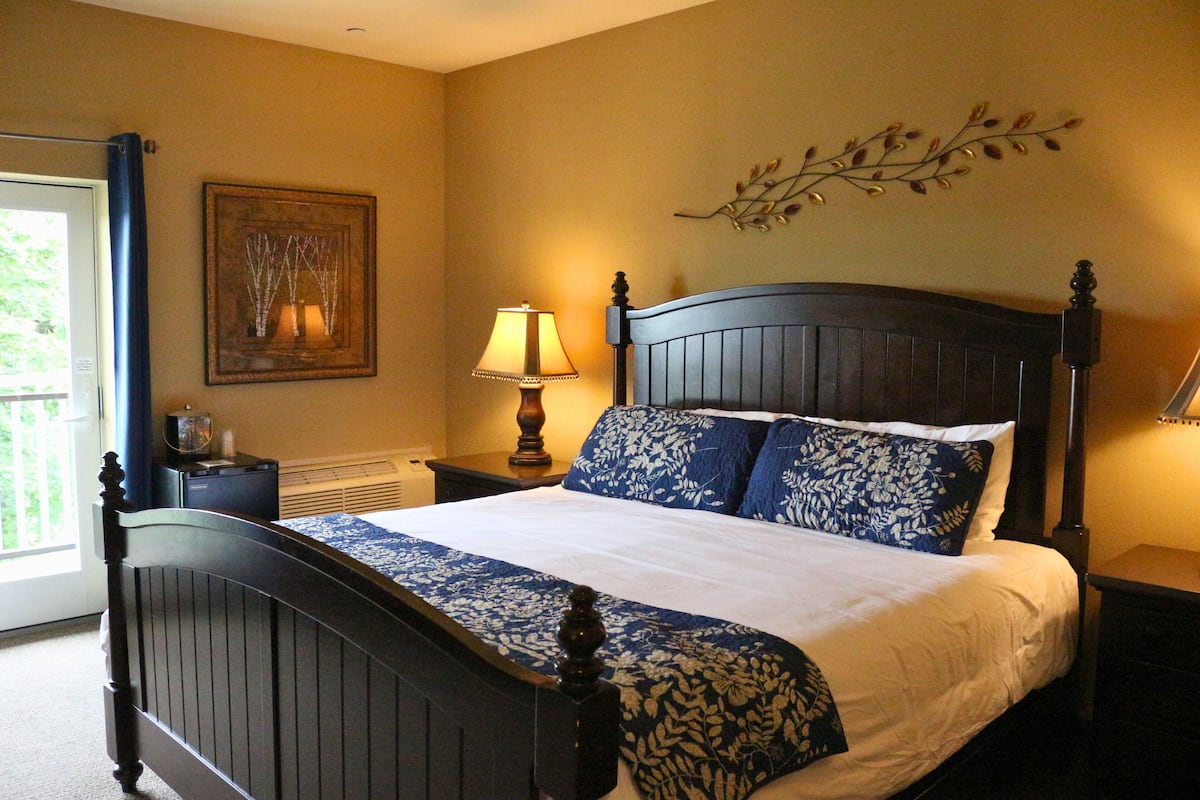 Comfort Single Room, 1 King Bed, Golf View
