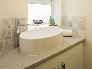 Hair dryer, towels - Colourful, homely 2 bed terrace - Pass the Keys (Shrewsbury)