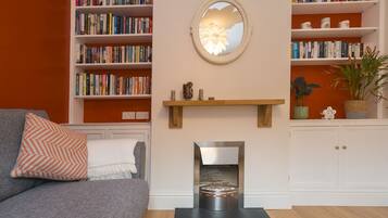 TV, fireplace