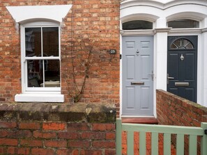 Exterior detail - Colourful, homely 2 bed terrace - Pass the Keys (Shrewsbury)