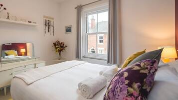 2 bedrooms, iron/ironing board, free WiFi, bed sheets