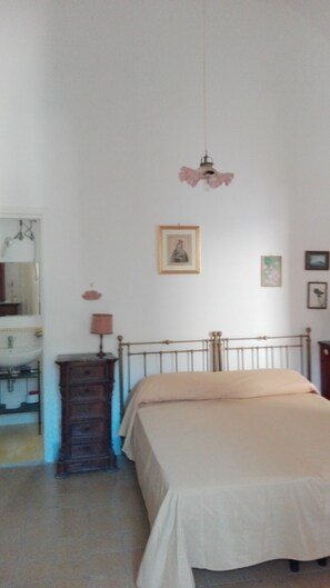 2 bedrooms, iron/ironing board, WiFi, bed sheets - Charming 2-bedroom house with WiFi, AC in serene Meta (Meta)
