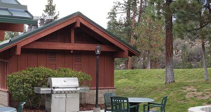 Cozy resort in charming Big Bear Lake with AC, fitness room, WiFi