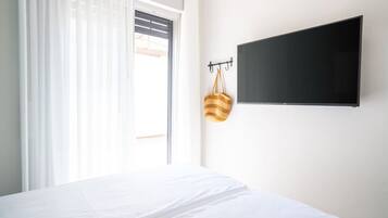 3 bedrooms, iron/ironing board, free WiFi